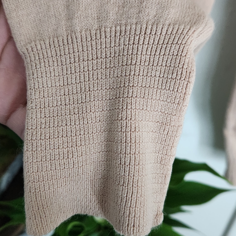 ✨️Christian Dior V-Neck Sweater in Soft Beige - Picture 5 of 6